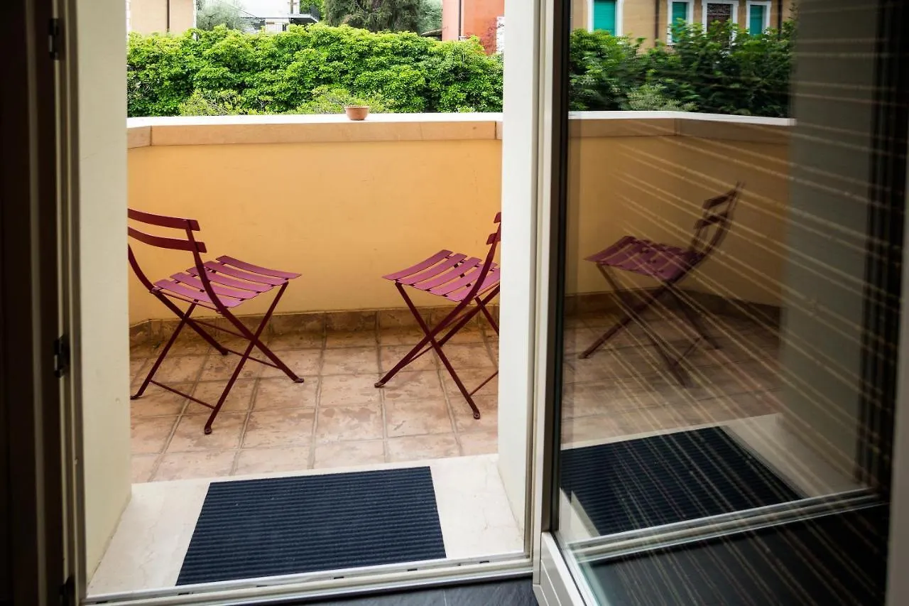 La Villa Desenzano Desenzano del Garda Nocleg ze śniadaniem
