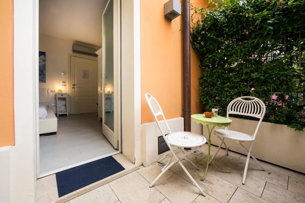 לינה וארוחת בוקר דסנזאנו דל גארדה La Villa Desenzano