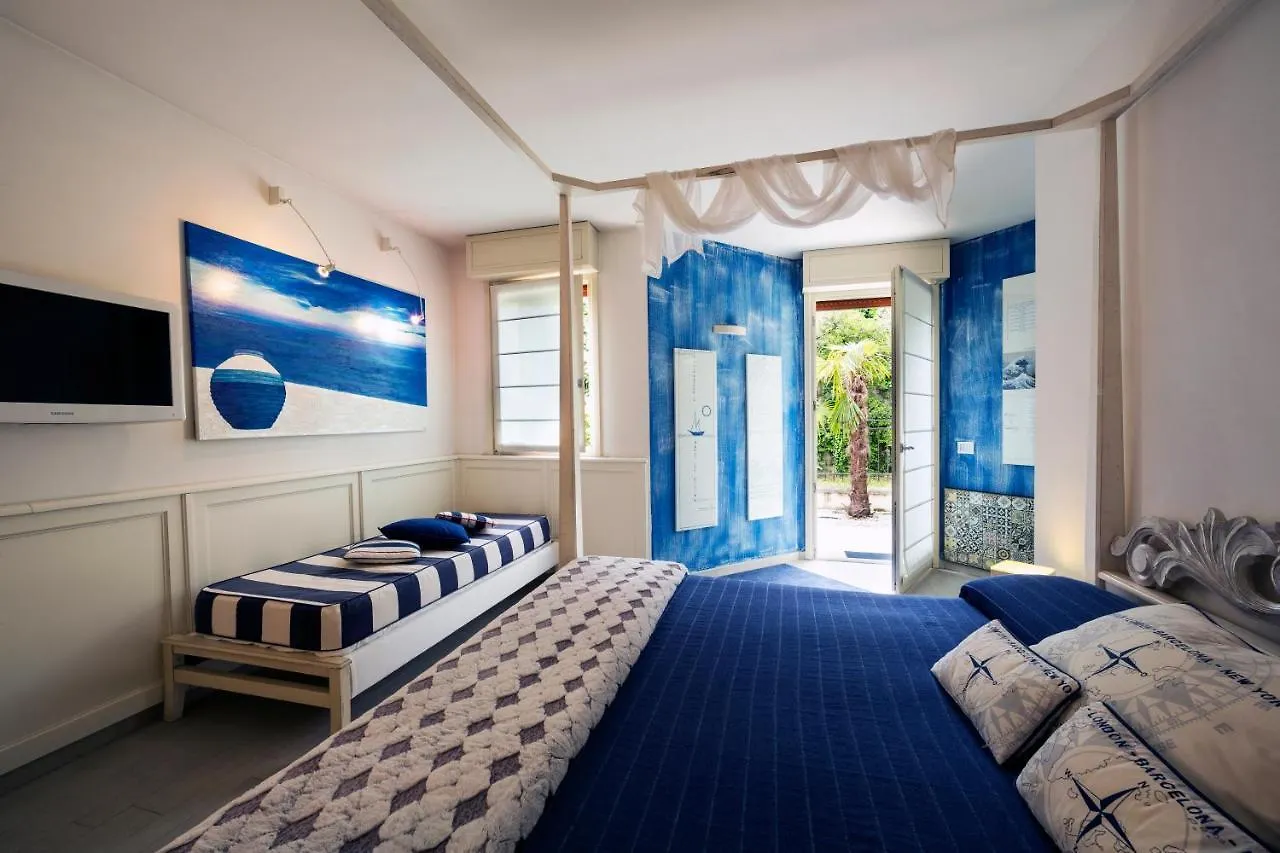 דסנזאנו דל גארדה La Villa Desenzano 0*, דסנזאנו דל גארדה איטליה