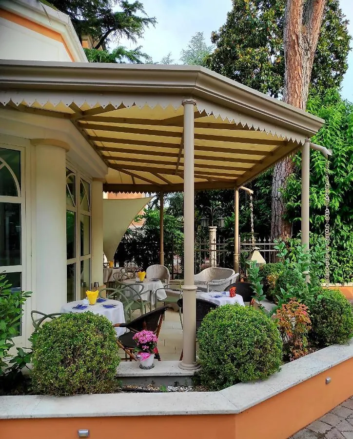 La Villa Desenzano Desenzano del Garda 0*,  Italien